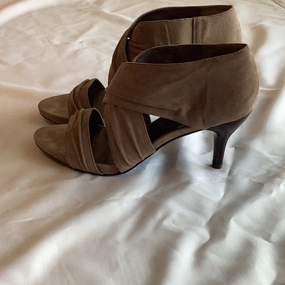 Nine West Suede Heels in Tan Size 8 - Picture 1 of 8